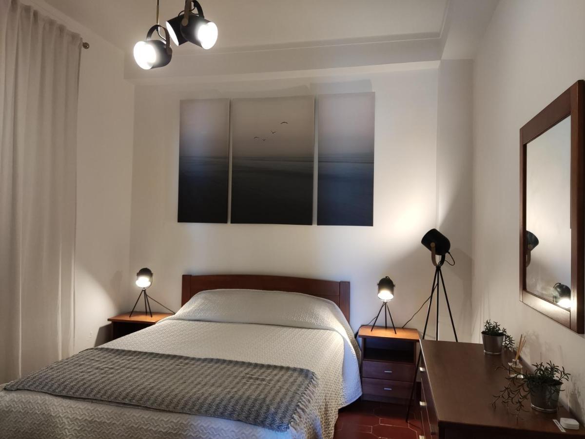 Apartment By The Beach! With Large Balcony! São Martinho do Porto Eksteriør bilde