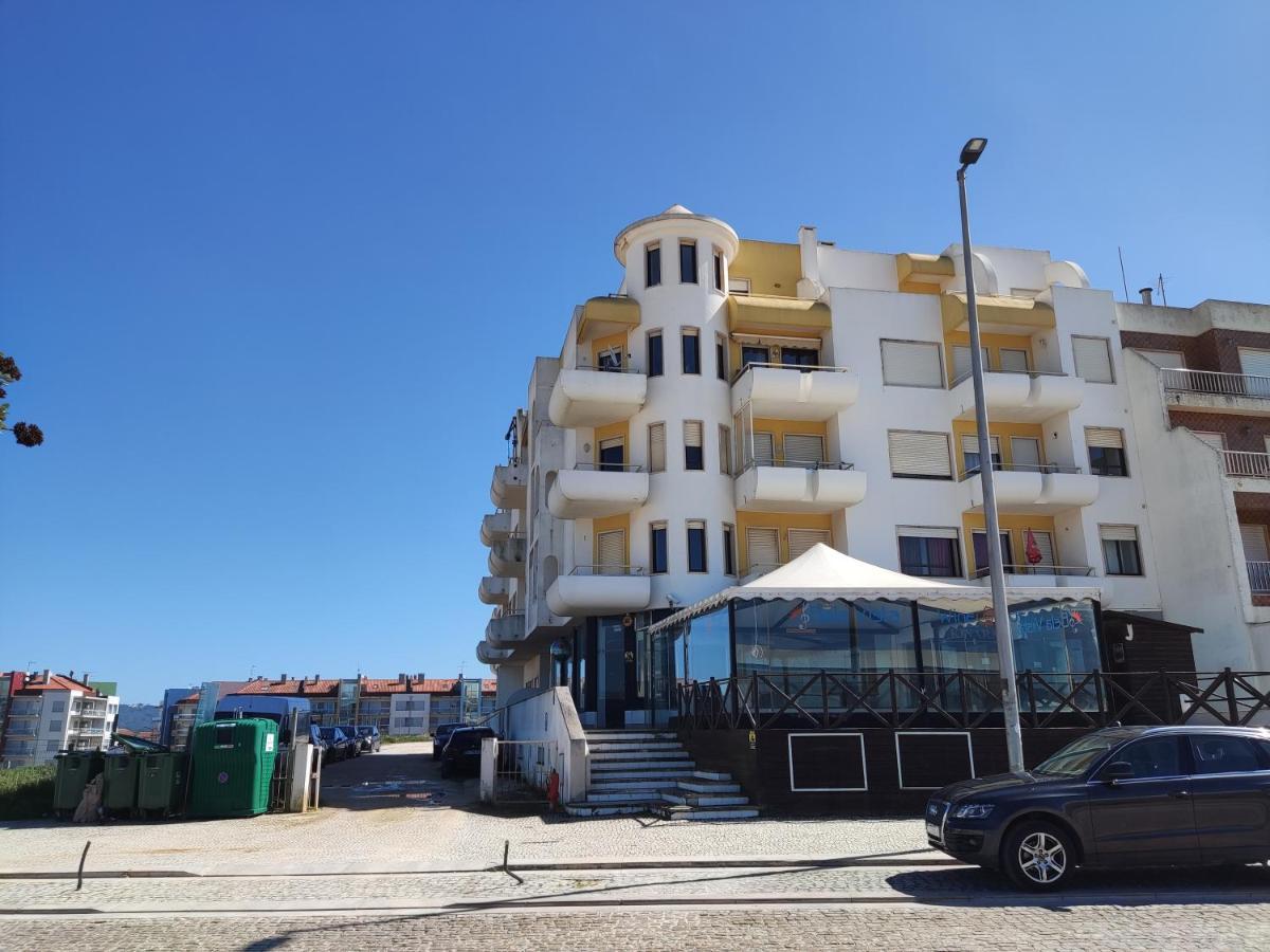 Apartment By The Beach! With Large Balcony! São Martinho do Porto Eksteriør bilde