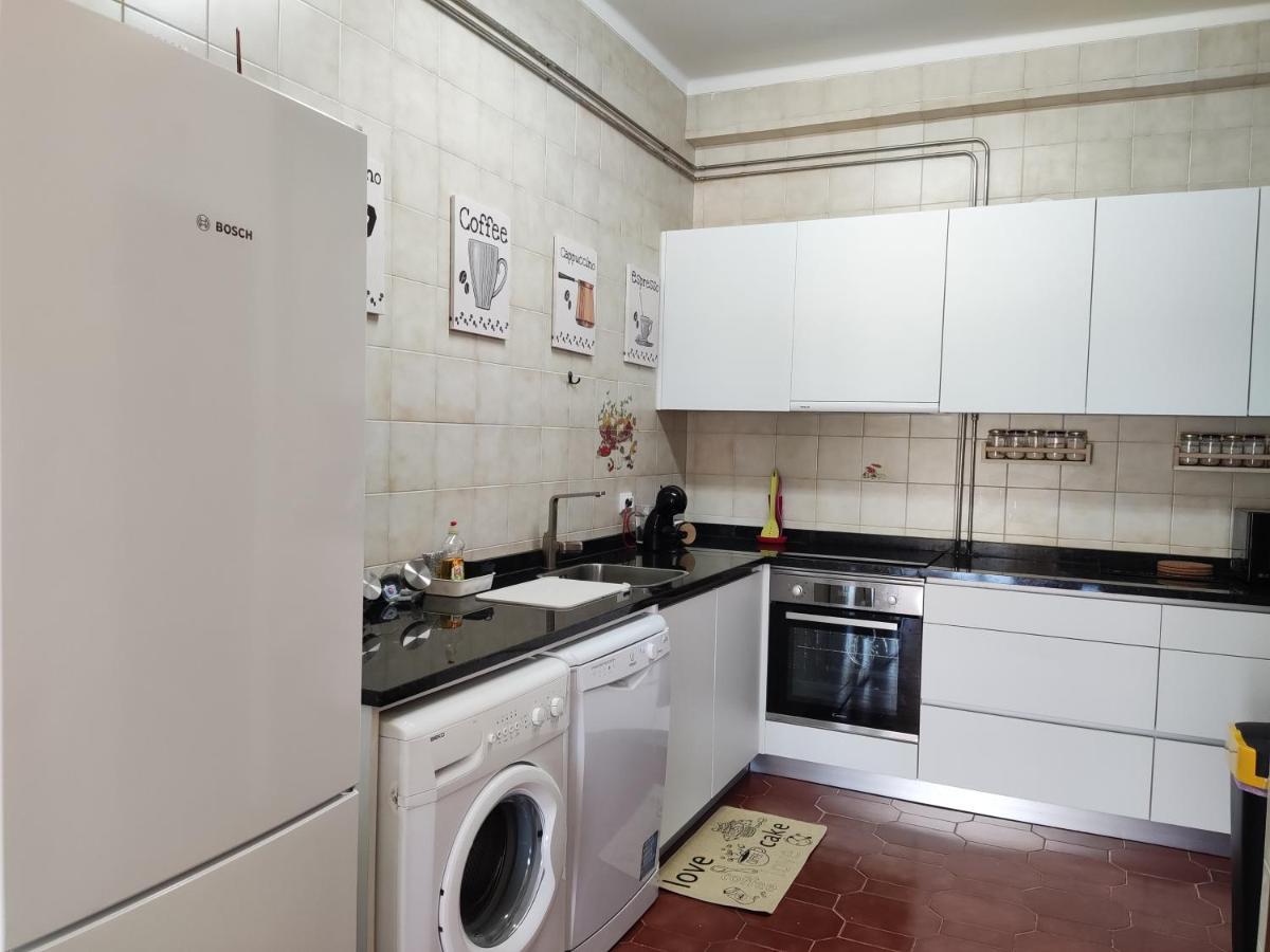 Apartment By The Beach! With Large Balcony! São Martinho do Porto Eksteriør bilde